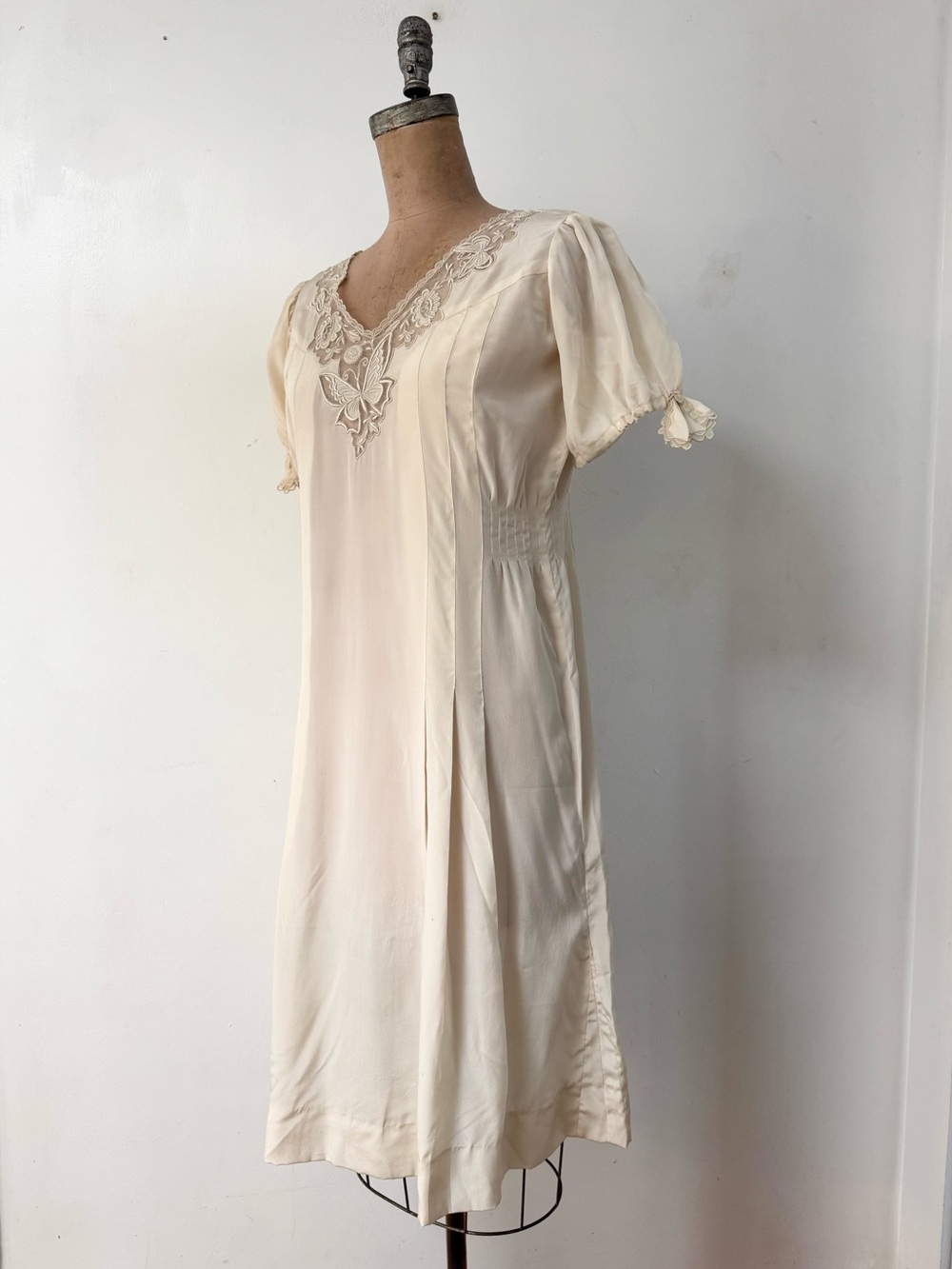 VINTAGE cream silk & lace dress (wedding?) size LARGE